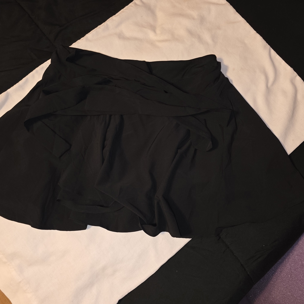 HALARA Elegant Black Skirt with Wrap Detail
